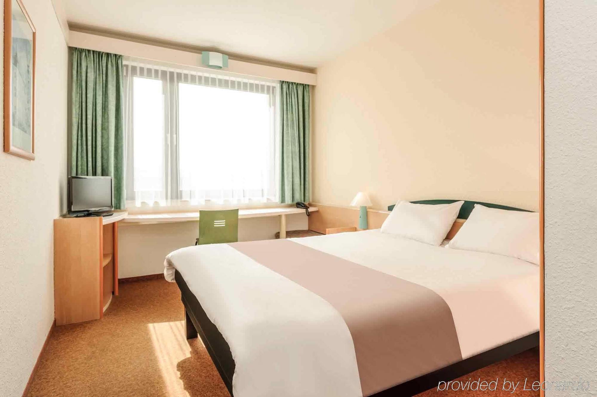 Ibis Rostock Am Stadthafen Екстериор снимка