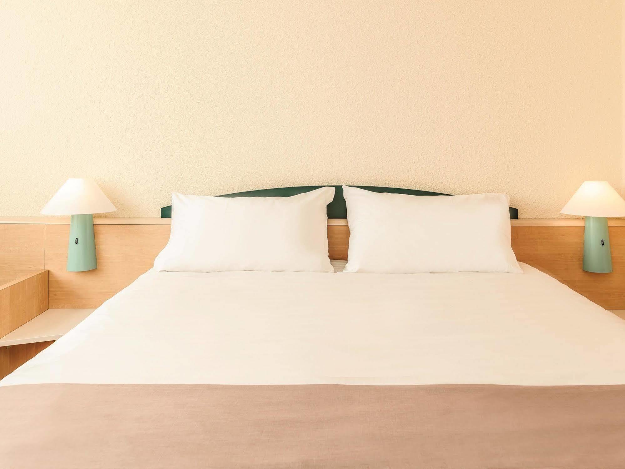 Ibis Rostock Am Stadthafen Екстериор снимка
